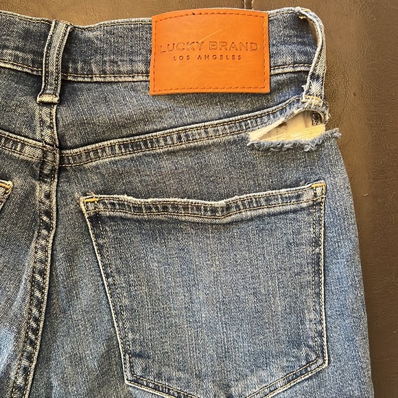 3 for $15 Lucky Brand Mid Rise Crop Ava Jeans - Picture 4 of 5